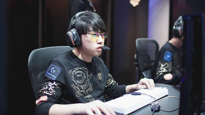 禁区内一记 禁区内一记