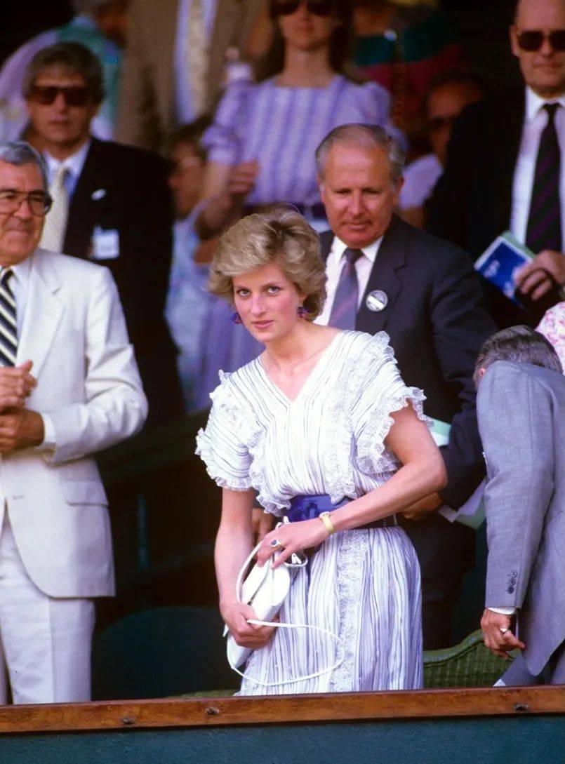 林德洛夫与 林德洛夫与